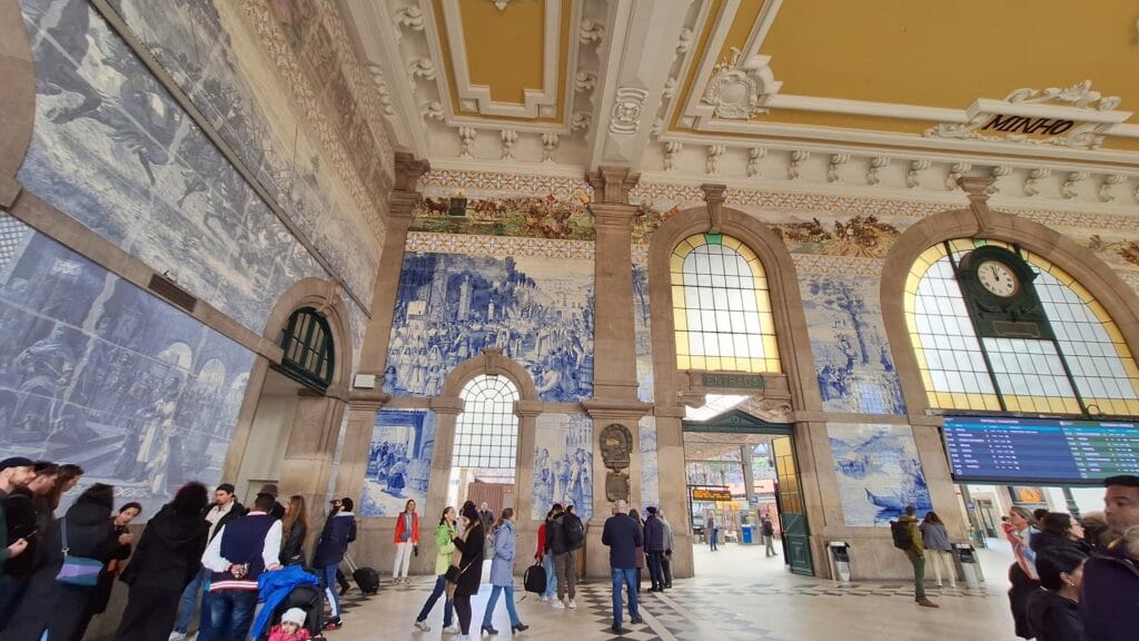Tile Art Porto station