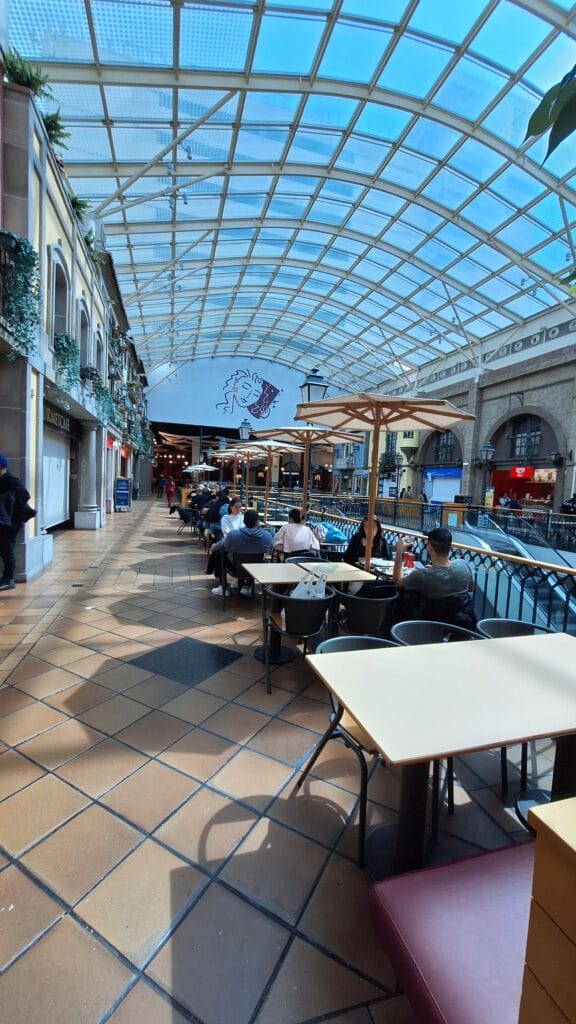 Via Caterina Shopping and food hall